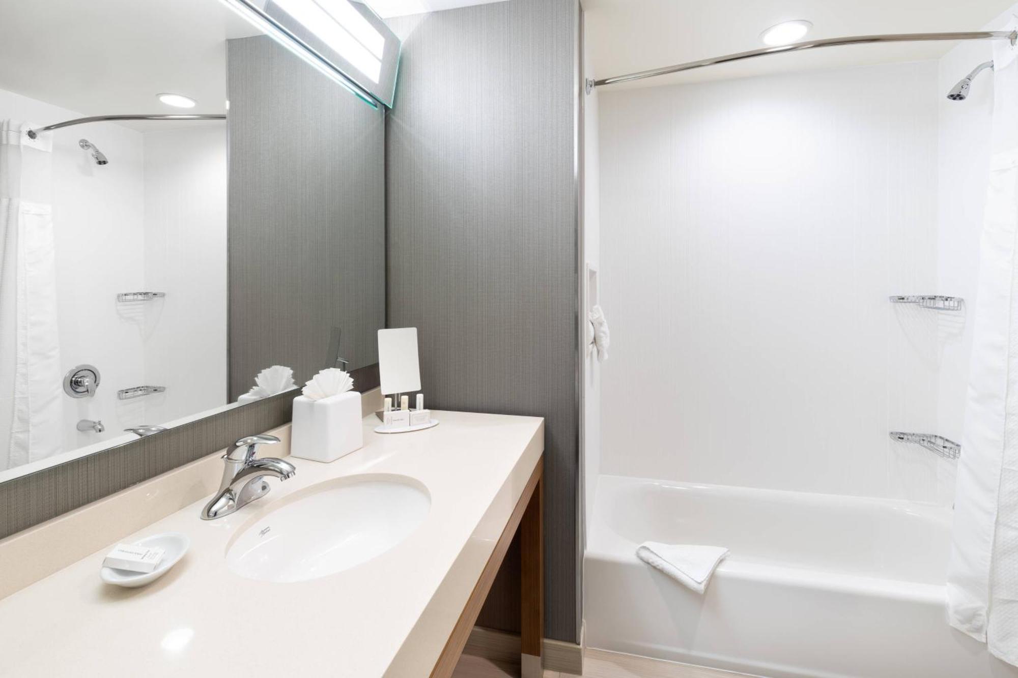 Courtyard By Marriott Hotel 3*